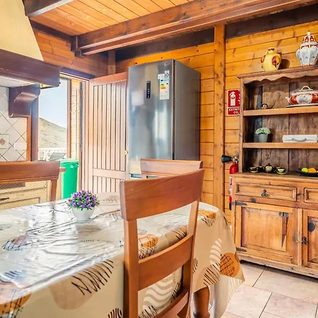 4br Wooden House -pool, Views & Parking *