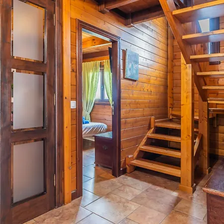 بيت للعطل 4br Wooden -pool & Views - Parking