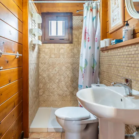 4br Wooden House -pool, Views & Parking *
