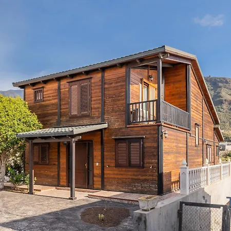 4br Wooden House -pool, Views & Parking