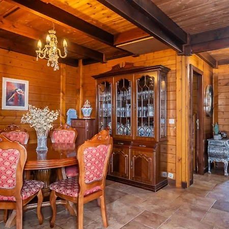 4br Wooden House -pool, Views & Parking 칸델라리아